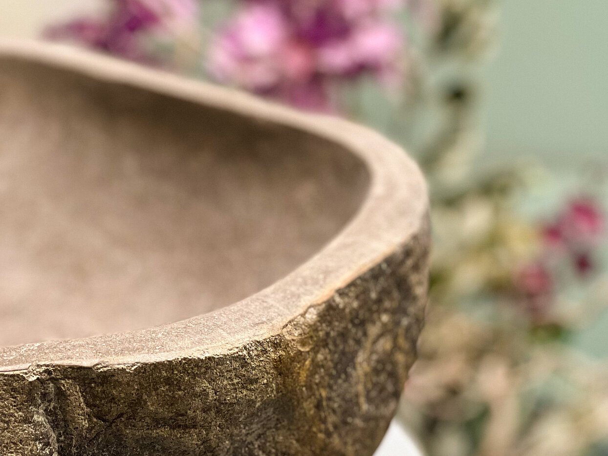 Waschbecken aus Nauturstein